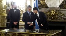 Imagen de Macri le tomó juramento a Lacunza y le pidió «cuidar a los argentinos»