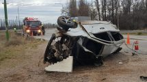 Imagen de Centenario: volcó, cayó al canal y murió