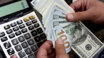 Imagen de El dólar superó los $58 en Banco Nación y las acciones argentinas en EEUU se desploman