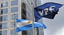 Imagen de YPF creó una empresa para exportar GNL en Río Negro en medio de las dudas por Petronas