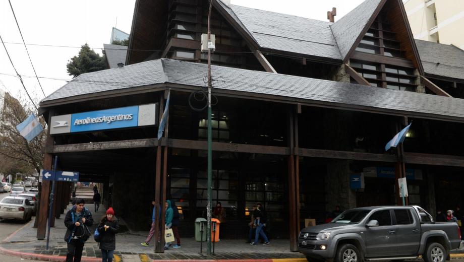 El edificio de Aerolíneas Argentinas en pleno centro de Bariloche está en estado de abandono. Archivo