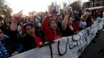 Imagen de Más de 20.000 personas en Plottier pidieron justicia por el femicidio de Cielo López