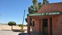 Imagen de Le balearon la casa en Huincul y un cartucho quedó en la ventana