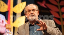 Imagen de Salman Rushdie perdió un ojo y el uso de una mano tras el atentado