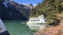 Imagen de Subastarán los barcos  abandonados en lago Frías