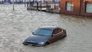 Video: fuerte marejada sorprendió a Comodoro Rivadavia