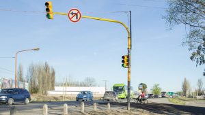 Video: Así funciona el nuevo semáforo en la Ruta 22, menos velocidad y más infracciones