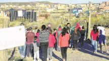 Imagen de Conflicto por lotes en Roca: denuncian violento cruce y agresiones a las familias