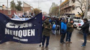 Protesta en el centro de Neuquén de trabajadores tercerizados