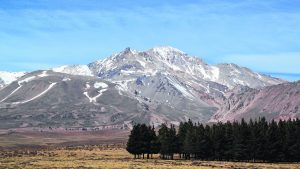 Descartan que el sismo haya estado vinculado con la actividad del volcán Domuyo