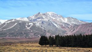 El Domuyo crece 11 centímetros por año y analizan su evolución