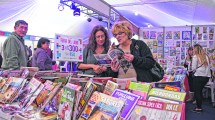 Imagen de Nutrida  convocatoria en el inicio de la Feria del Libro