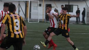 Copa Neuquén: El Rojo goleó al Decano y Unión ganó el clásico zapalino