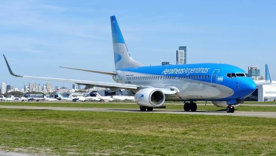 Aerolíneas Argentinas cancela sus vuelos por el coronavirus.