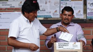 Evo Morales votó y se mostró confiado en su reelección