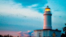 Imagen de Un faro en el camino de la costa más inolvidable