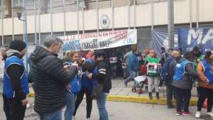 Roca: se levantó la protesta de la CTA frente al municipio pero continuarán la próxima semana