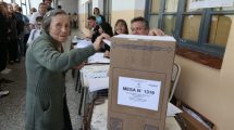 Imagen de Coloridas postales en una escuela cipoleña