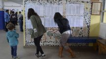 Imagen de En Dina Huapi se extendió la votación casi dos horas más