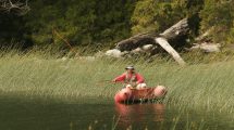 Imagen de Apertura de la temporada de pesca: con truchas hambrientas y ríos cargados, conviene flotar