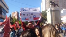 Imagen de Marcharon en forma pacífica  al consulado de Chile en Neuquén