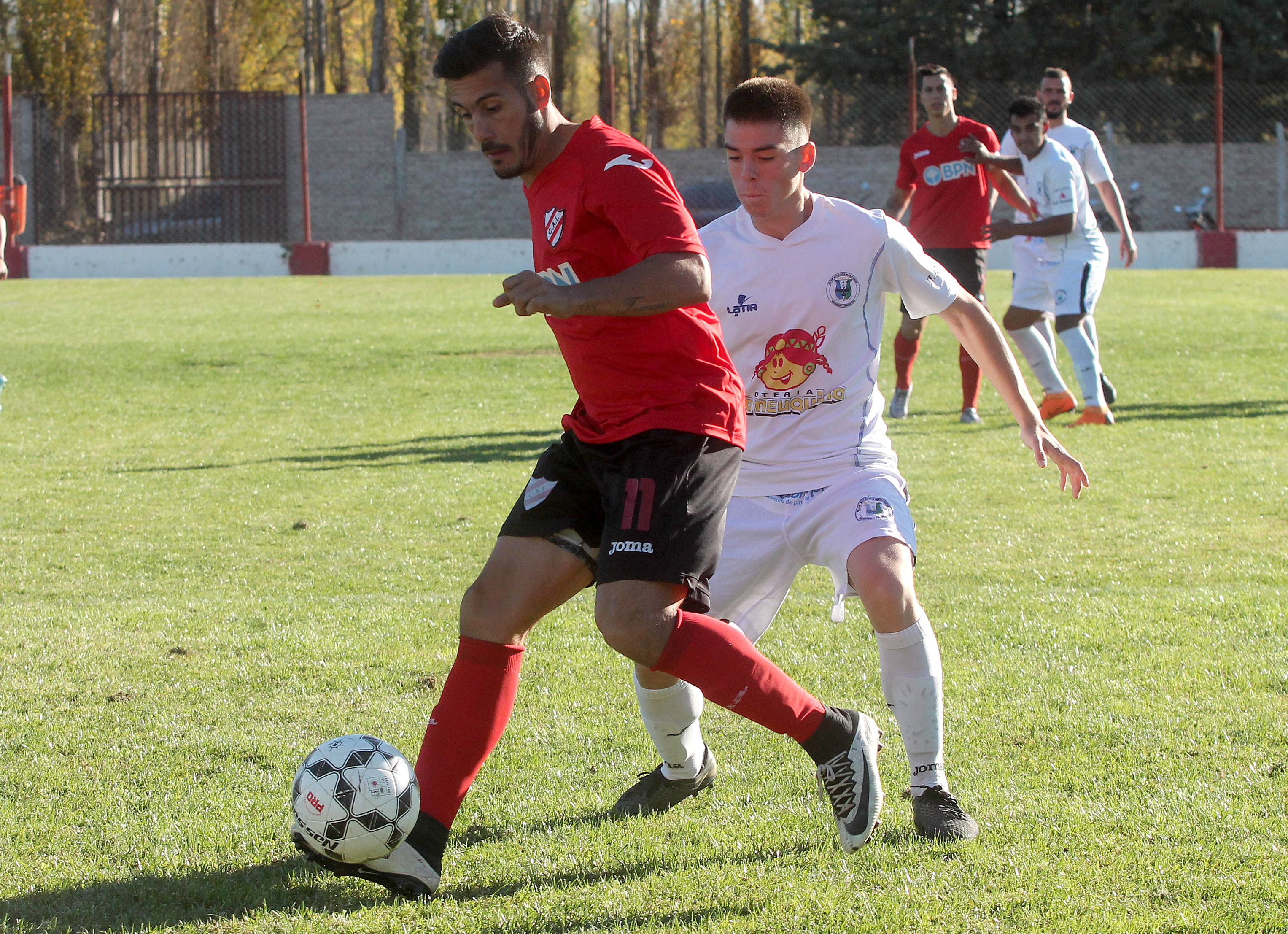 Mauricio Villa, del Rojo, es uno de los goleadores del torneo. (Foto: Archivo)