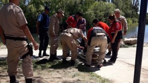 Neuquén: uniformado de Prefectura se arrojó al Limay, y salvó a una mujer de ahogarse