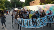 Imagen de Los defensores de los ríos en la región marcharon en Neuquén para que el gobernador los atienda