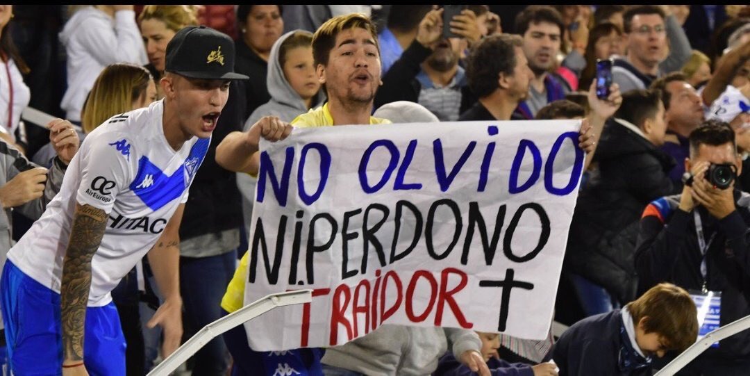 El mensaje de la bandera le costó caro al hincha de Vélez.