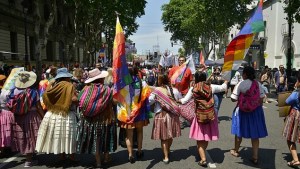 Organizaciones marcharon a Plaza de Mayo para solidarizarse con Bolivia