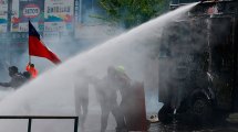 Imagen de Otro día de caos en Chile con protestas, violencia y desplome del peso