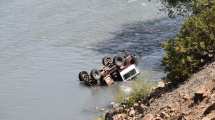 Imagen de Un Jeep cayó al río Neuquén y murió uno de sus ocupantes