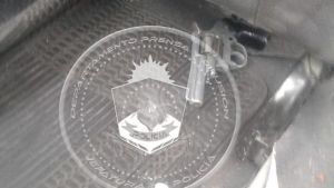 Detuvieron a un taxista de Neuquén por llevar un revólver debajo del asiento