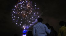 Imagen de Las Grutas: Pese a la pandemia, habrá show de fuegos artificiales, que serán sin sonido