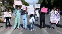 Imagen de Médicos residentes de Bariloche paran y reclaman el aguinaldo