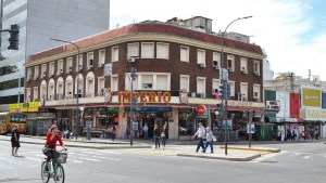 Un tentador paseo por los colores y sabores de Chacarita, en Buenos Aires