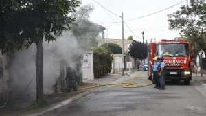 Investigan el incendio de una vivienda en el bajo de Neuquén