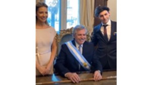 Fernández publicó su primera foto en el sillón de Rivadavia