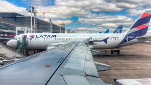 Latam anunció que dejará de volar en el país