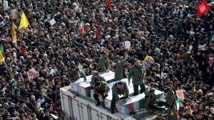 Una multitud despide a Soleimani, comandante iraní asesinado por Estados Unidos