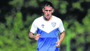 En Liniers y ante Aldosivi, Vélez busca ser el único escolta