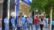 Imagen de Sin atención por ventanilla y con turno previo: vuelven a abrir los bancos