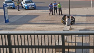 Taxistas liberaron el puente Neuquén-Cipolletti, pero protestan en la Justicia