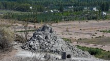 Imagen de Las hormigoneras limpiarán un sector de la barda que fue contaminada con restos de cemento