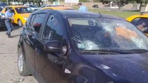 Violenta pelea de jóvenes dejó tres heridos a metros del puente carretero