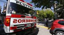 Imagen de Bomberos voluntarios en protesta suenan sus sirenas  por las calles de Neuquén