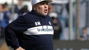 Maradona contra Riquelme: «No me interesa que me den una plaqueta en Boca»