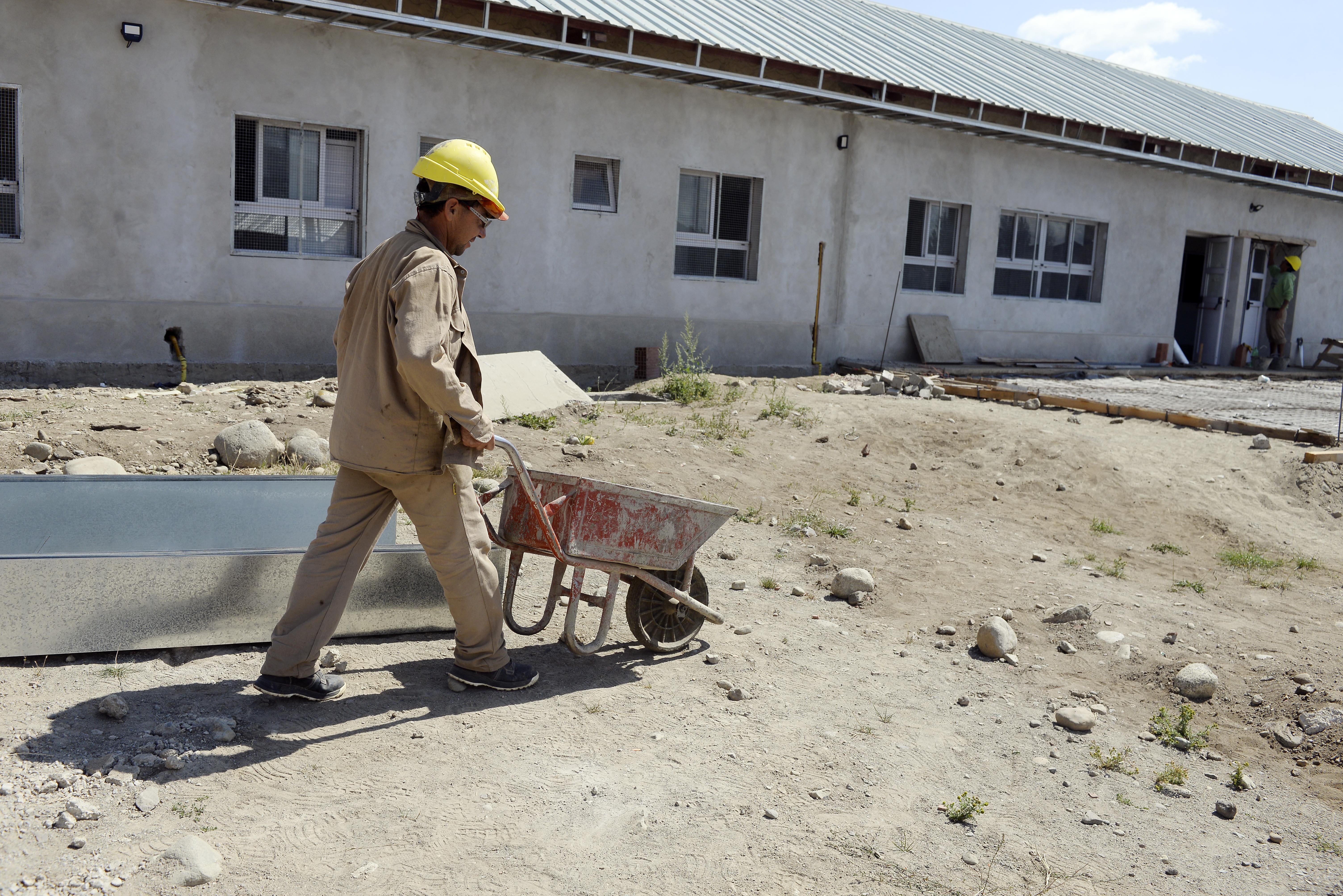 En la Escuela Primaria Nº 315 del barrio Malvinas hay una obra de ampliación en marcha que no estará lista para el inicio de clases.  Foto: Alfredo Leiva