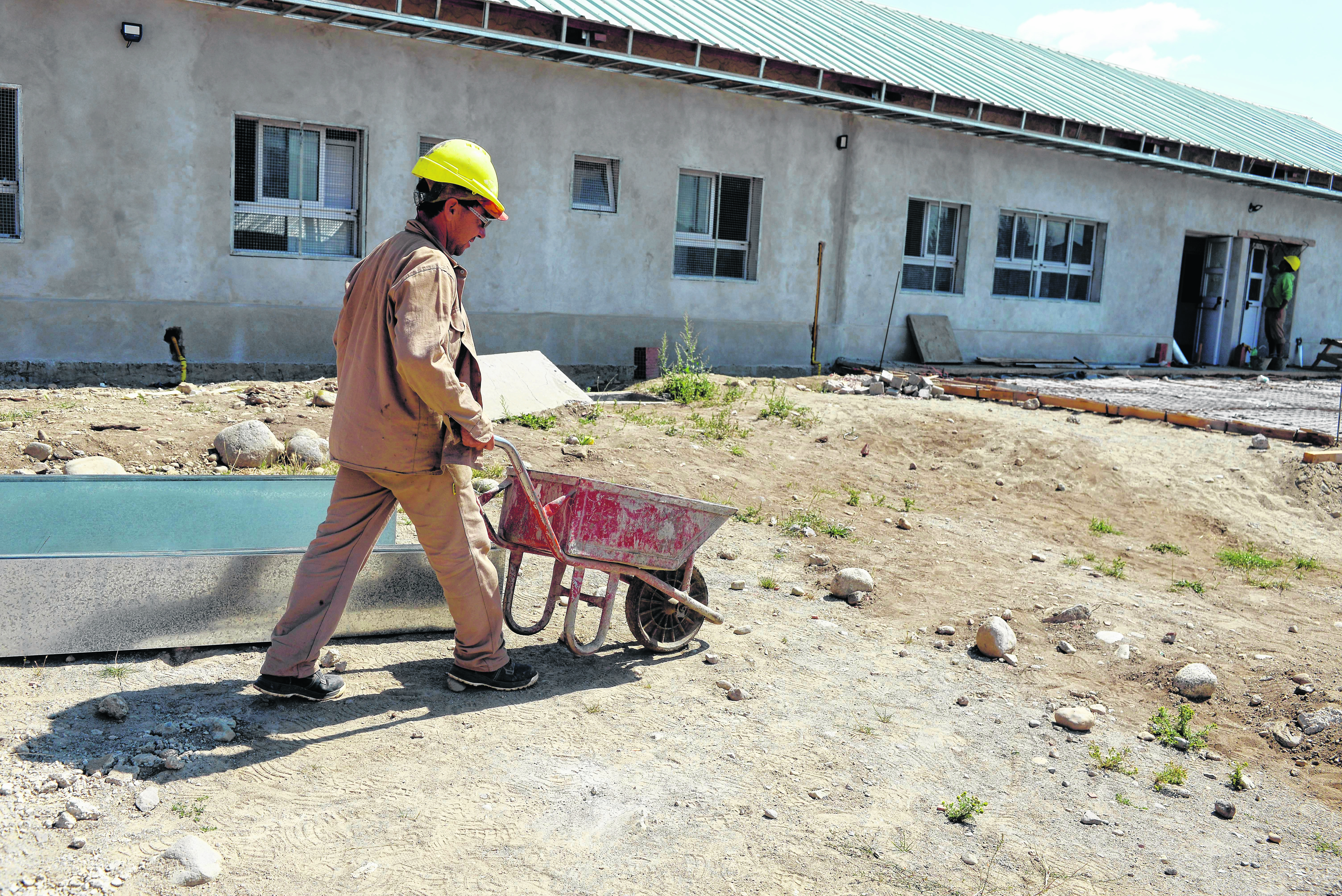 En Bariloche una de las obras es la ampliación de la Escuela Primaria N° 315 que incluye modificaciones edilicias y refacciones.