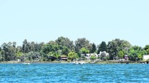 Imagen de El lago Pellegrini desde el agua: íntimo y cercano